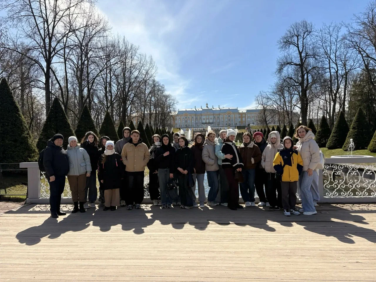 Группа в дворцовом парке