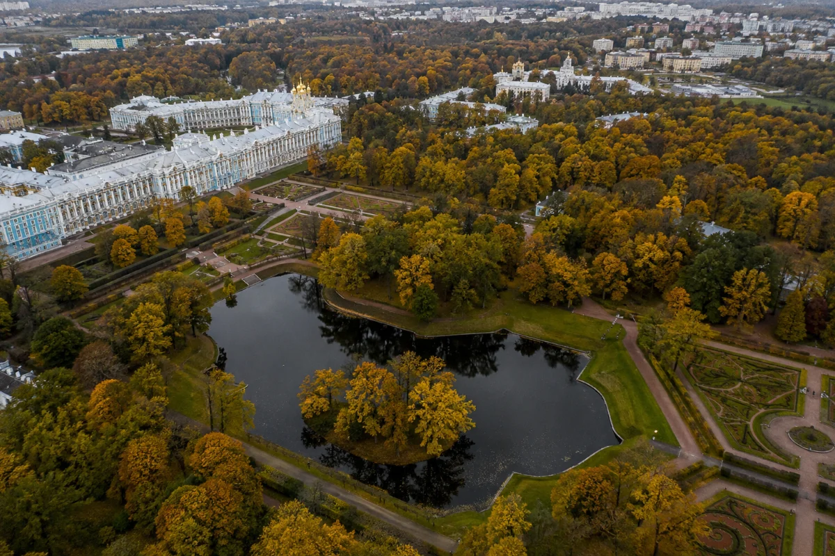 Екатерининский дворец и парк в Пушкине с высоты